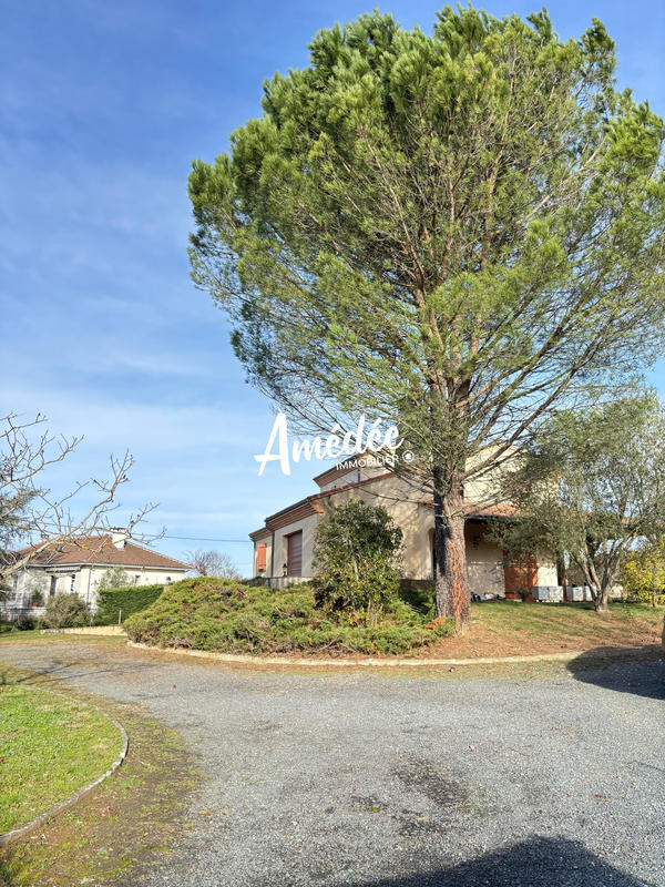 Maison traditionnelle - 193 m² - 6 pièces