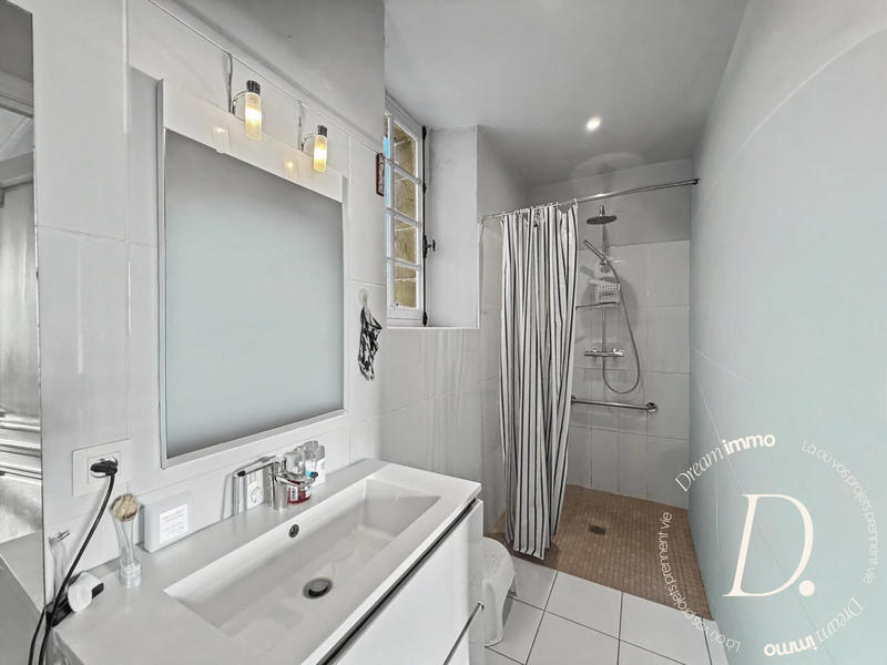 Maison - 420 m² - 11 pièces