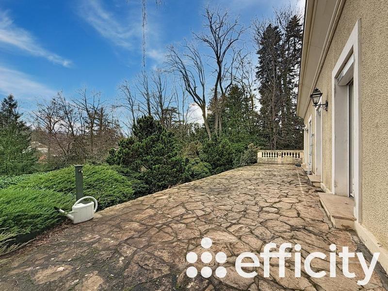 Maison - 221 m² - 5 pièces