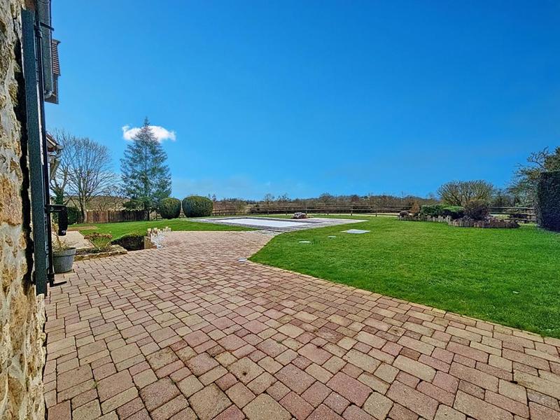 Maison - 210 m² - 8 pièces