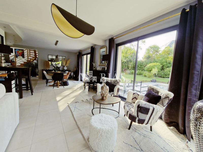Maison contemporaine - 197 m² - 6 pièces
