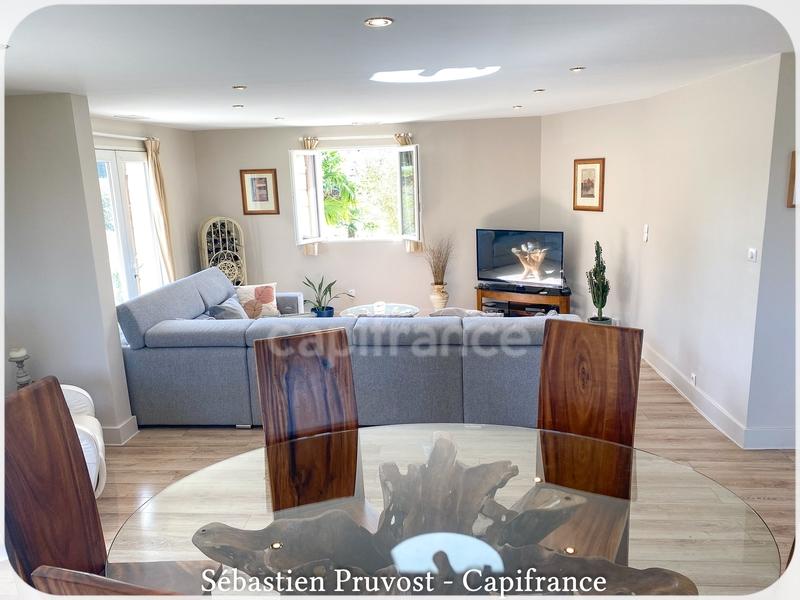 Maison - 177 m² - 8 pièces