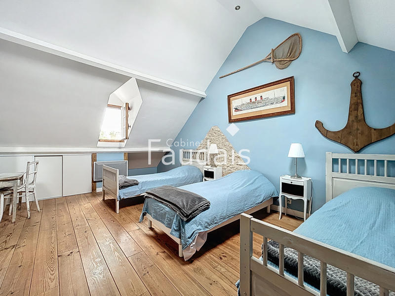 Maison - 277 m² - 8 pièces