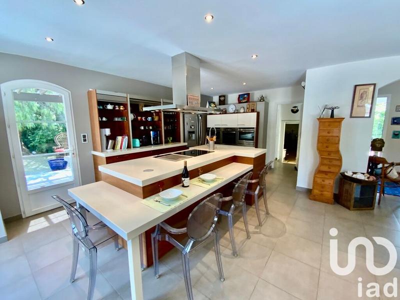 Maison - 232 m² - 8 pièces