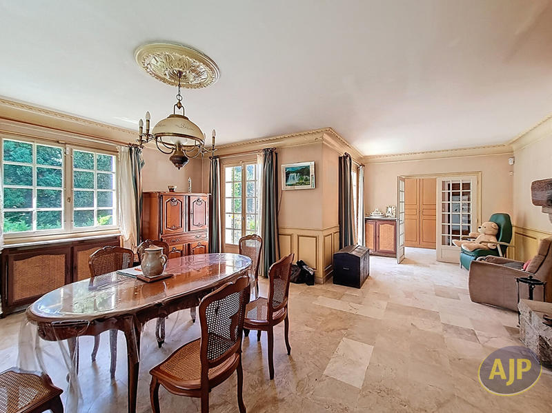 Maison - 177 m² - 7 pièces