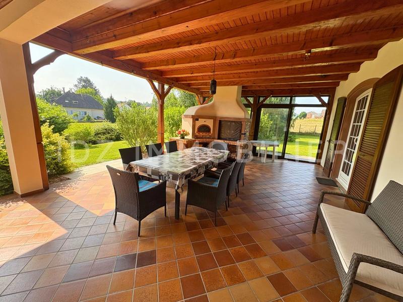 Maison - 201 m² - 7 pièces