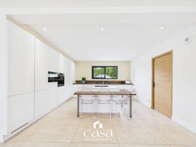 Maison - 203 m² - 7 pièces