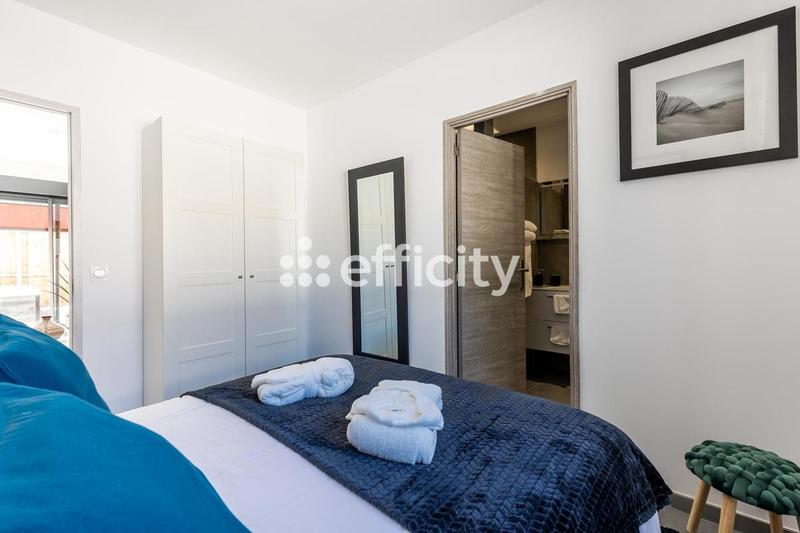 Maison - 340 m² - 10 pièces