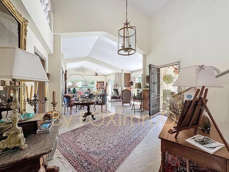 Villa - 372 m² - 9 pièces