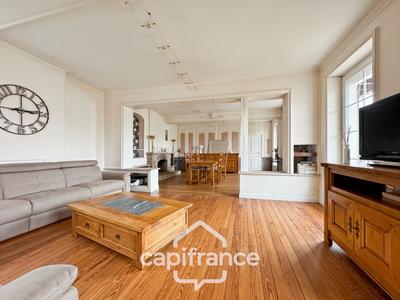 Maison - 299 m² - 11 pièces