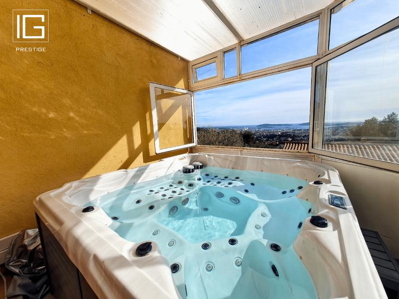 Maison - 311 m² - 10 pièces