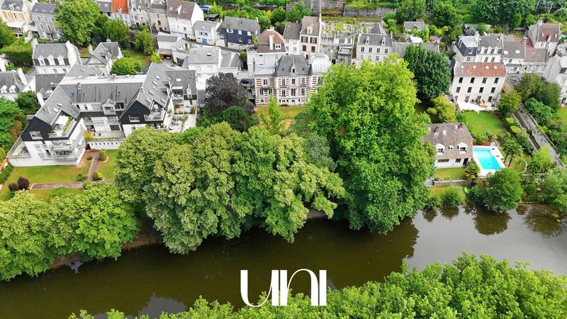 Maison - 427 m² - 14 pièces