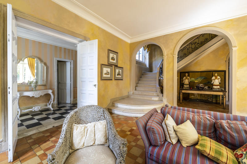 Propriété - 665 m² - 13 pièces