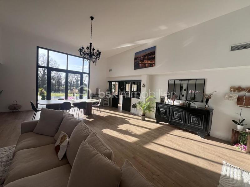 Maison - 190 m² - 8 pièces