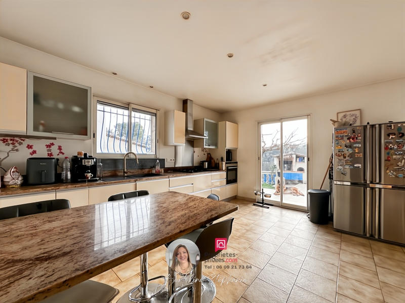 Maison - 200 m² - 6 pièces