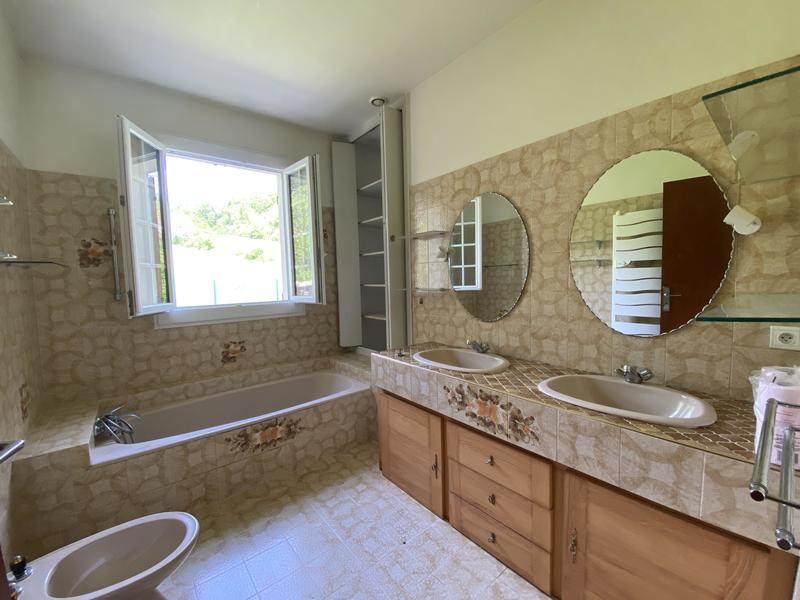 Villa - 257 m² - 10 pièces