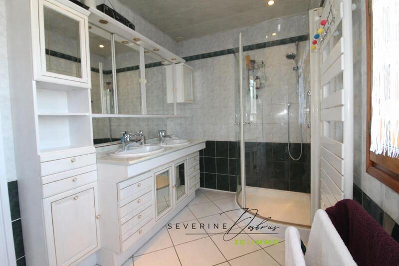 Villa - 100 m² - 5 pièces