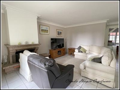 Maison - 255 m² - 9 pièces