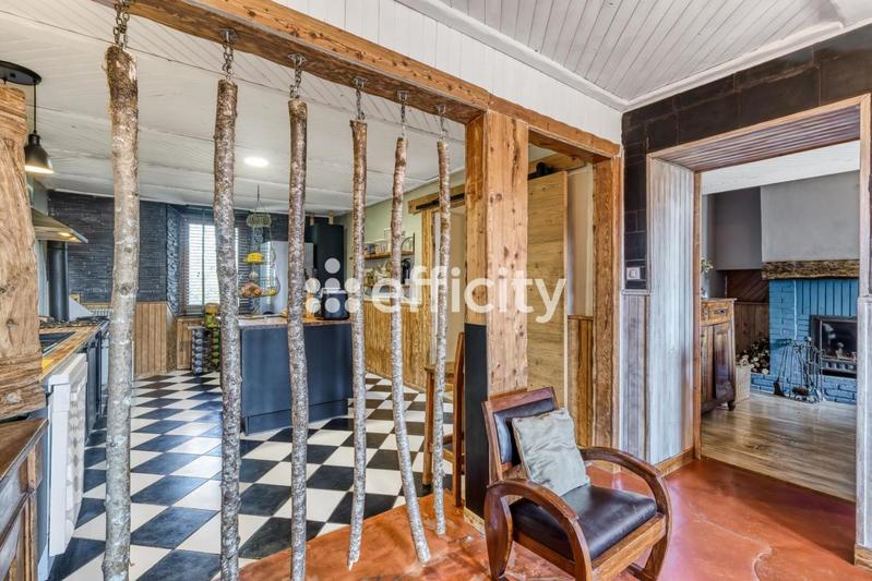 Maison - 228 m² - 9 pièces