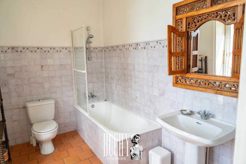 Maison - 488 m² - 16 pièces