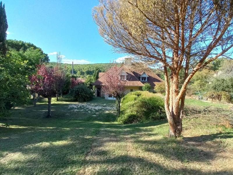 Maison - 300 m² - 11 pièces