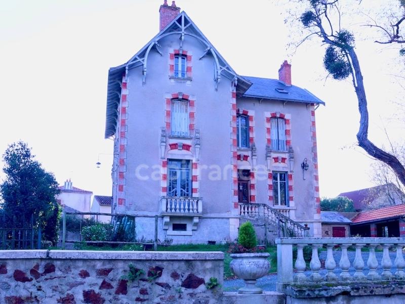 Maison de maîtres - 237 m² - 15 pièces