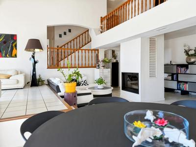 Maison - 185 m² - 6 pièces