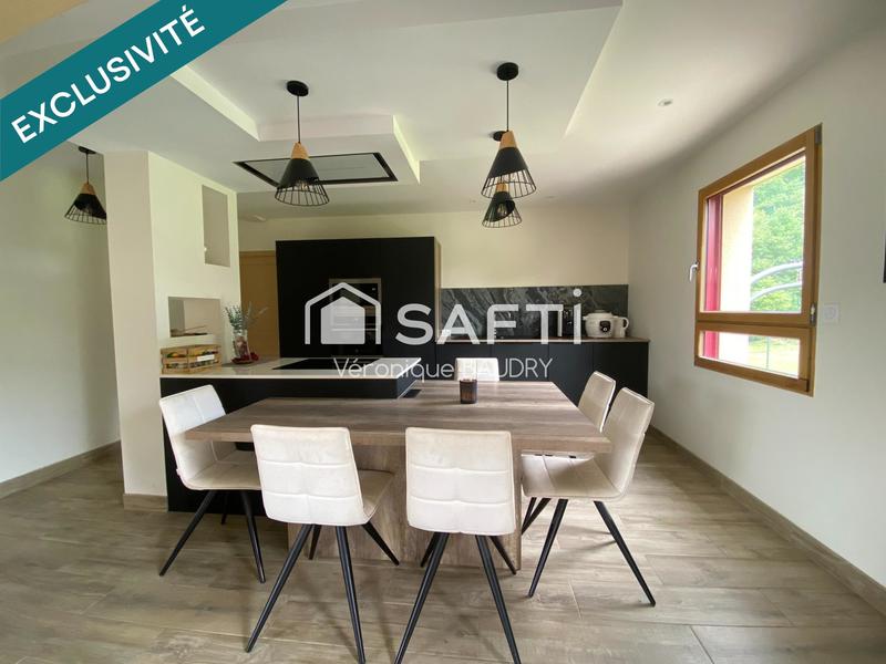 Maison - 215 m² - 7 pièces