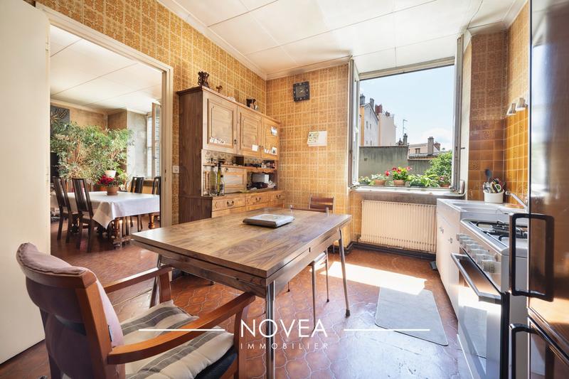 Appartement - 203 m² - 8 pièces