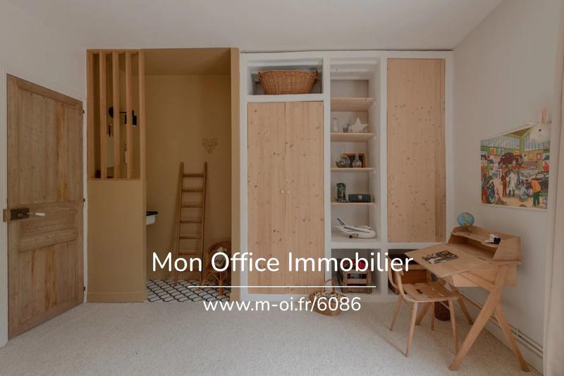 Maison - 230 m² - 8 pièces