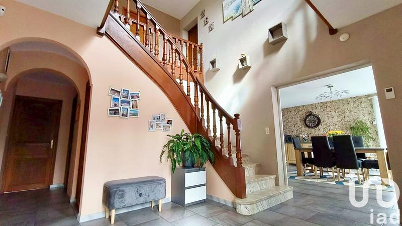 Maison - 220 m² - 8 pièces