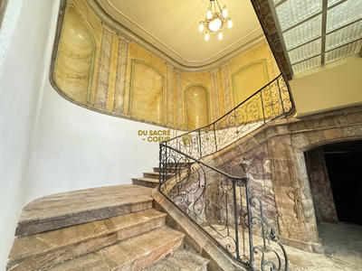 Maison - 423 m² - 20 pièces