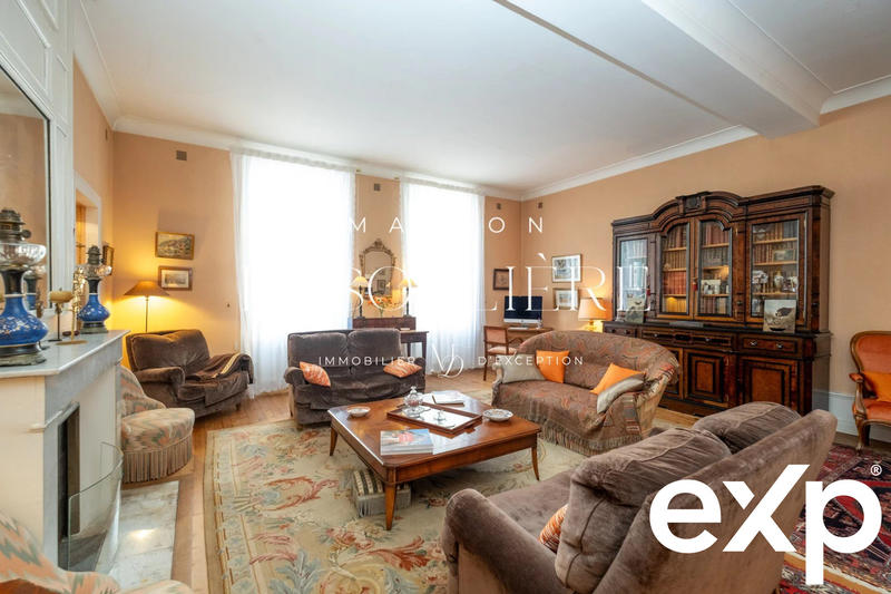 Maison - 300 m² - 7 pièces