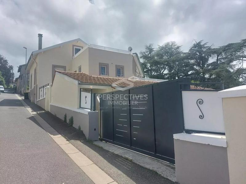 Maison - 243 m² - 8 pièces