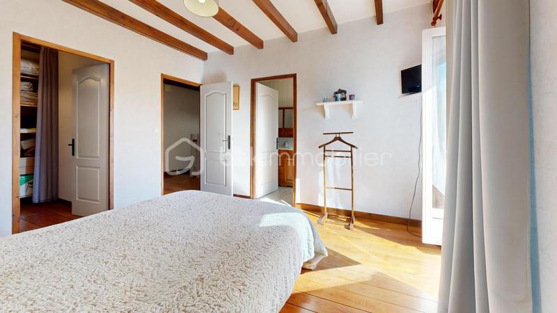 Maison - 212 m² - 9 pièces