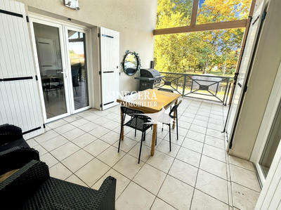 Appartement - 90 m² - 5 pièces