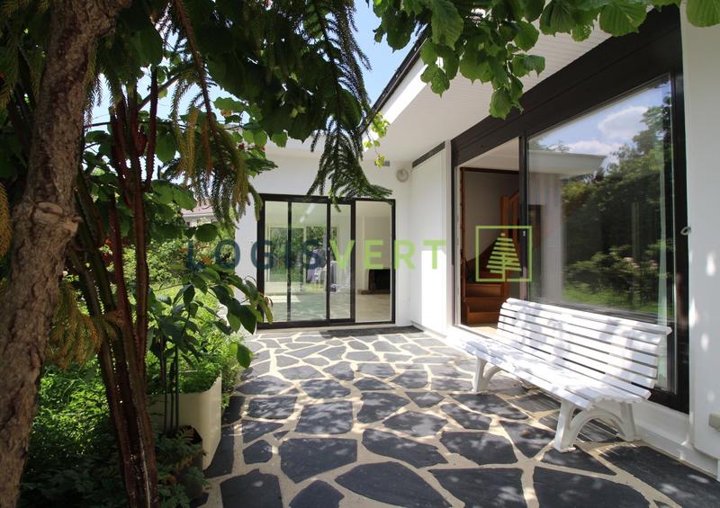 Maison - 205 m² - 10 pièces