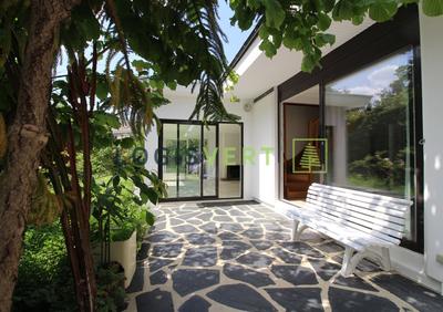 Maison - 205 m² - 10 pièces