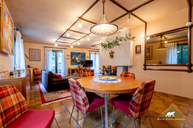 Maison - 300 m² - 8 pièces