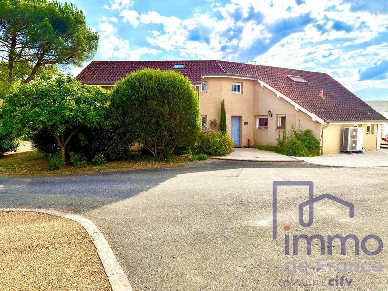 Villa - 300 m² - 9 pièces