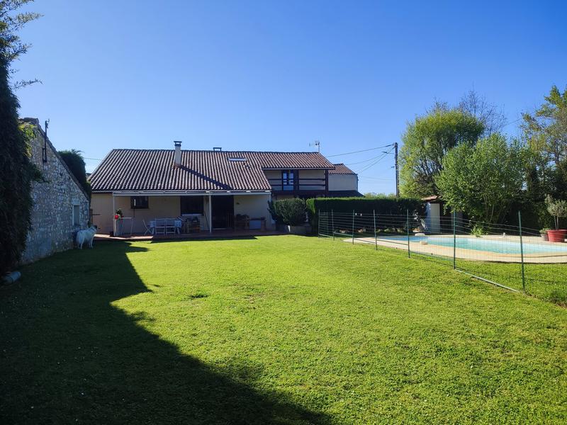 Maison - 181 m² - 6 pièces