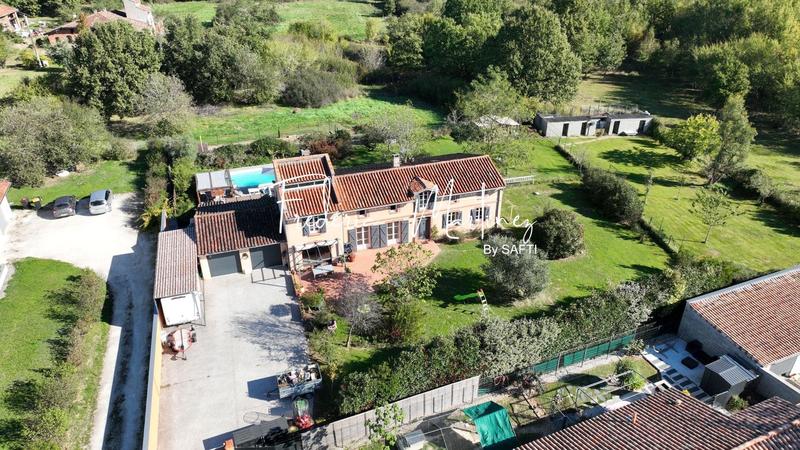 Maison - 205 m² - 8 pièces