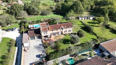 Maison - 205 m² - 8 pièces