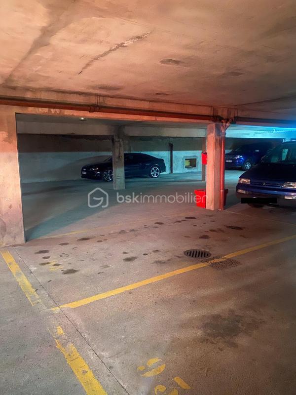 Parking / Garage - 10 m²