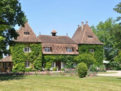 Maison traditionnelle - 260 m² - 8 pièces