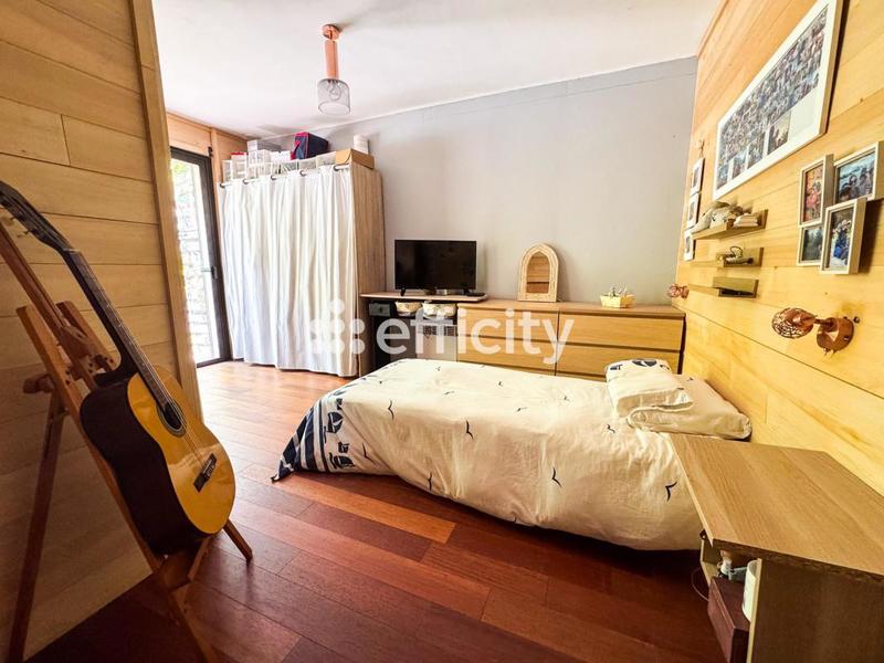 Maison - 182 m² - 9 pièces