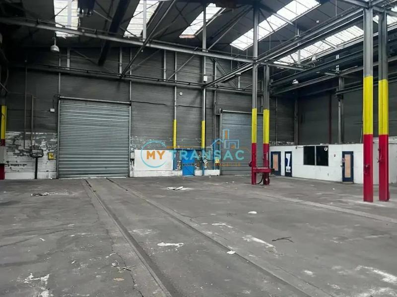 Local d'activité / Entrepôt - 1 600 m²