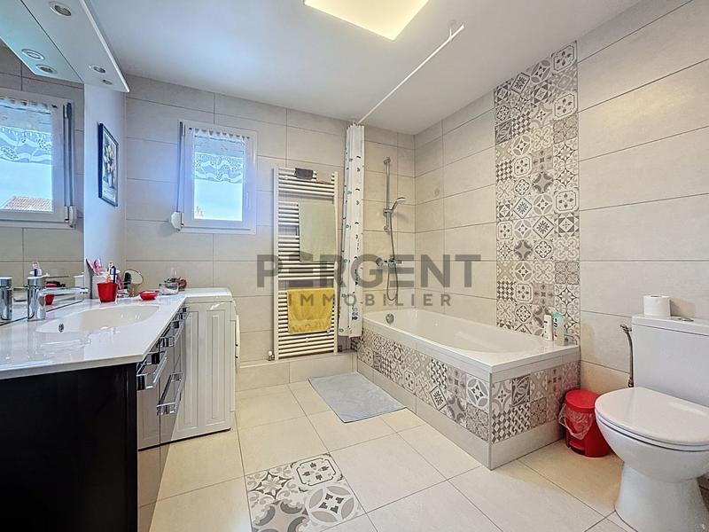 Maison - 95 m² - 5 pièces