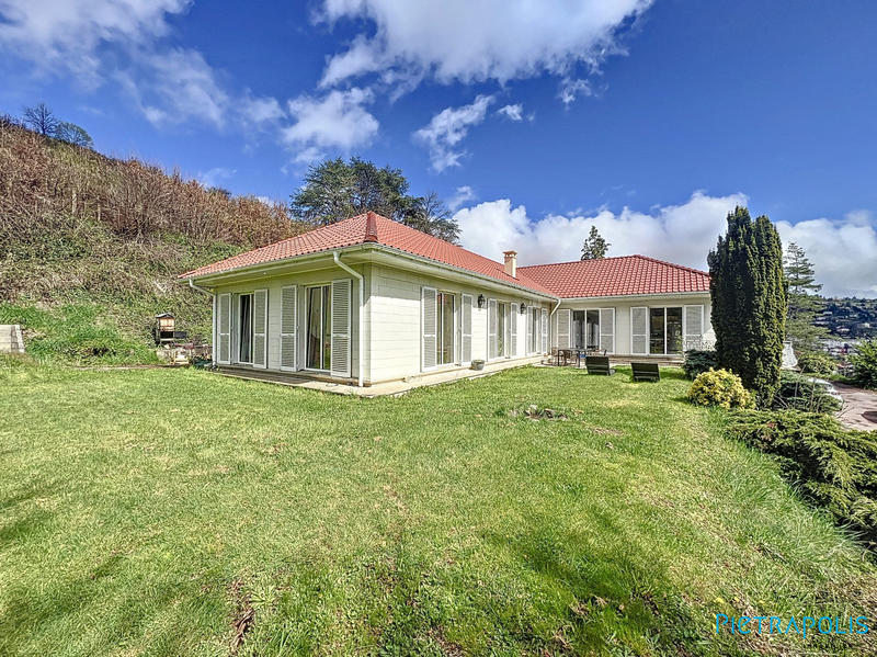 Maison - 185 m² - 7 pièces