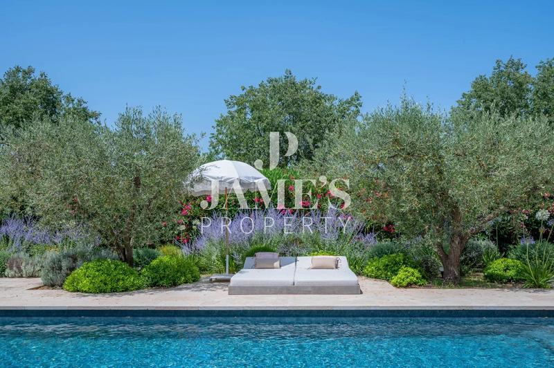 Maison - 258 m² - 9 pièces